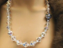 23 IN GLASS BEAD NECKLACE VIEW A